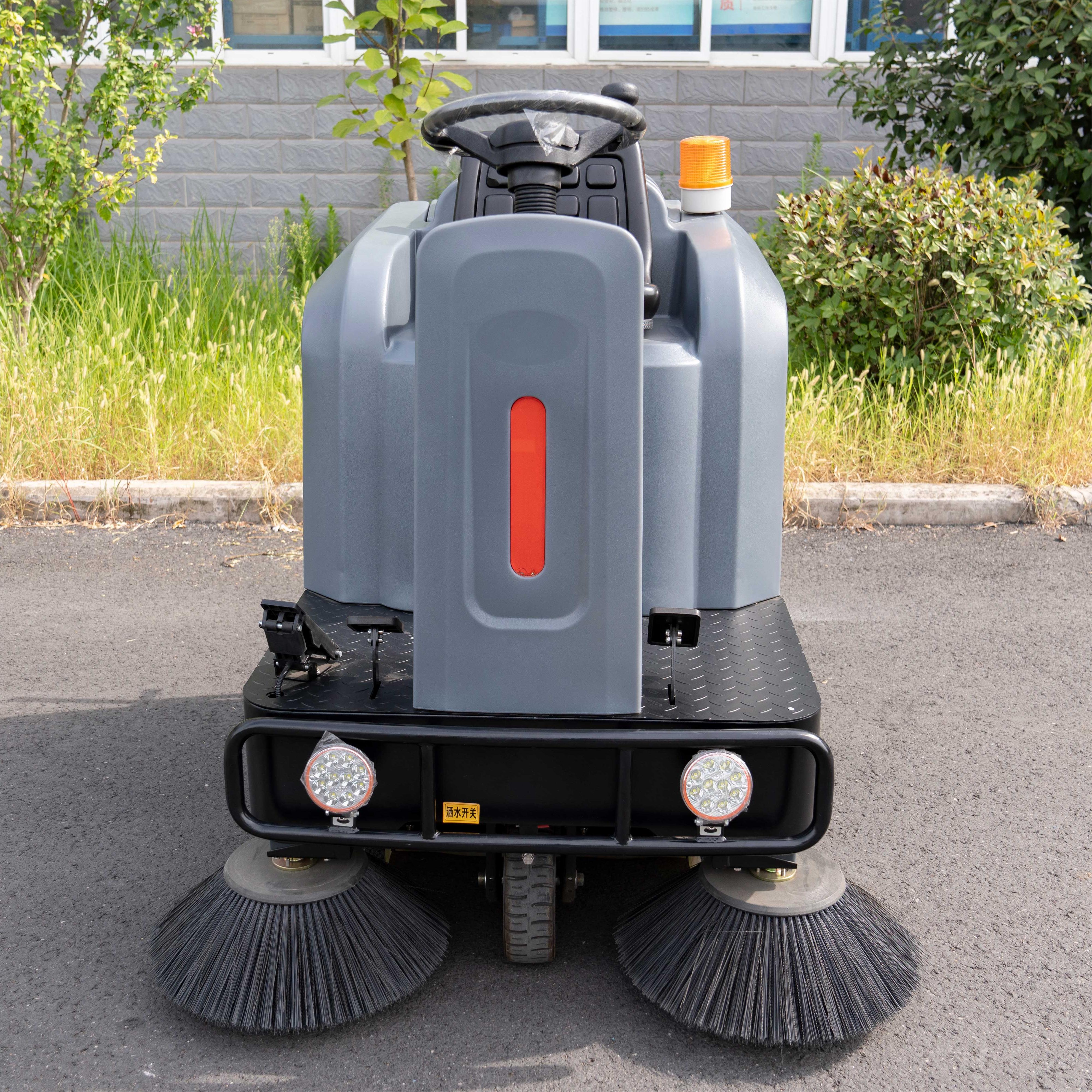 B & J Florist Supply Linwood - SJ1250-B Industrial Road Cleaning Sweeper Driving